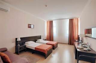 Гостиница Voyage Hotels Мезонин Ставрополь СТАНДАРТ ТРЕХМЕСТНЫЙ-1